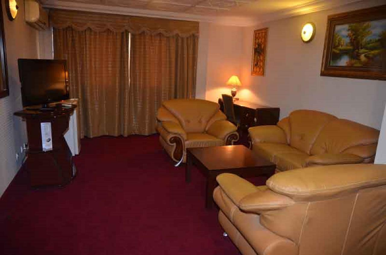 Hotel Palm Beach 瓦加杜古 外观 照片