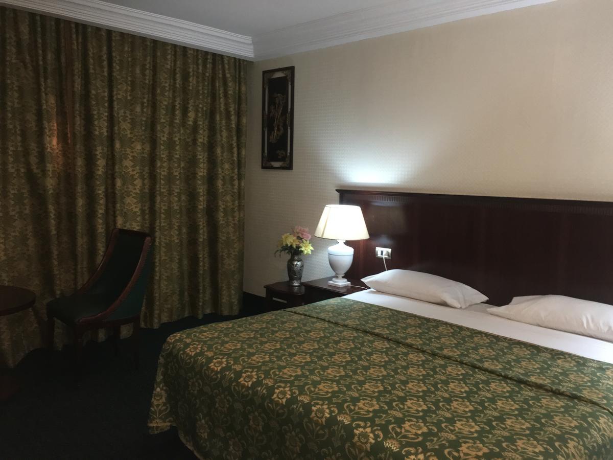 Hotel Palm Beach 瓦加杜古 外观 照片