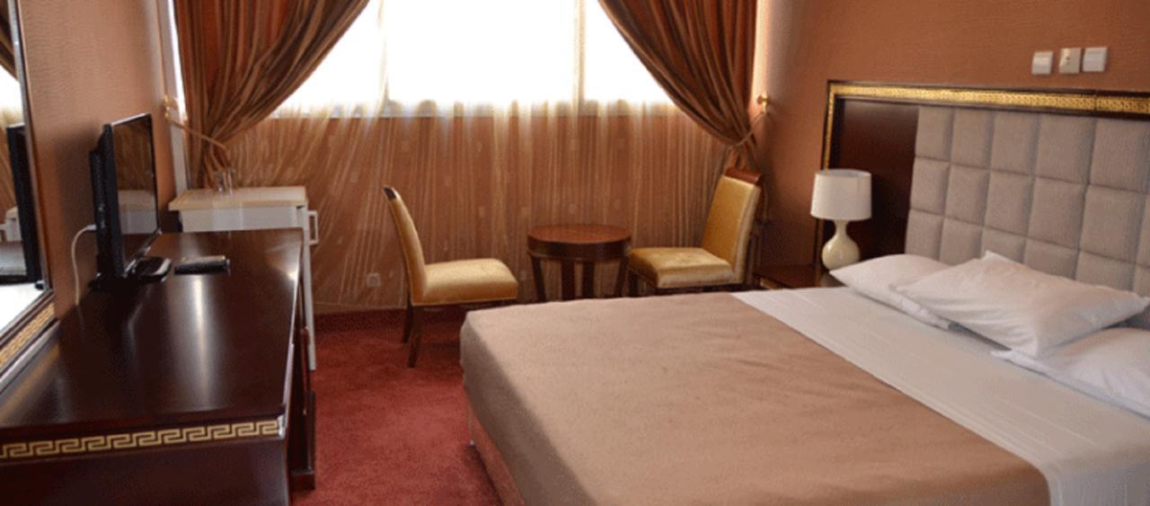 Hotel Palm Beach 瓦加杜古 外观 照片