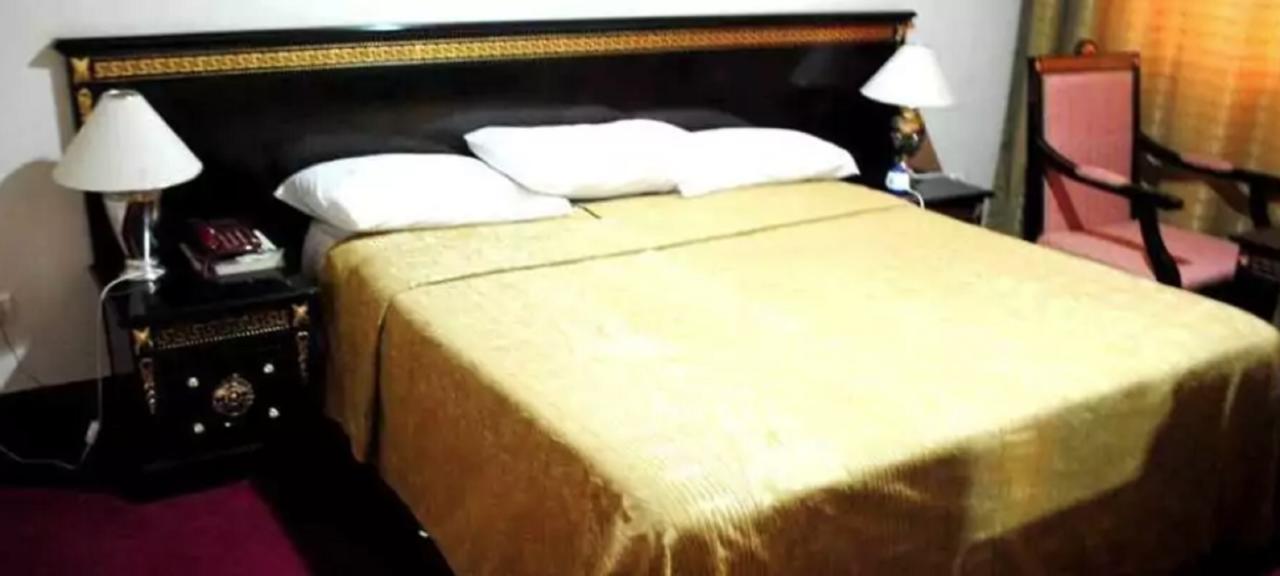 Hotel Palm Beach 瓦加杜古 外观 照片