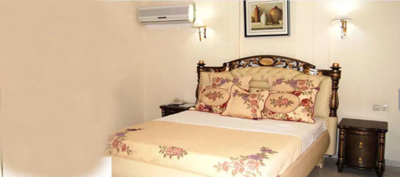 Hotel Palm Beach 瓦加杜古 外观 照片