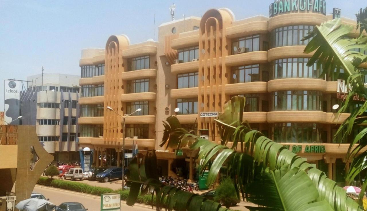 Hotel Palm Beach 瓦加杜古 外观 照片